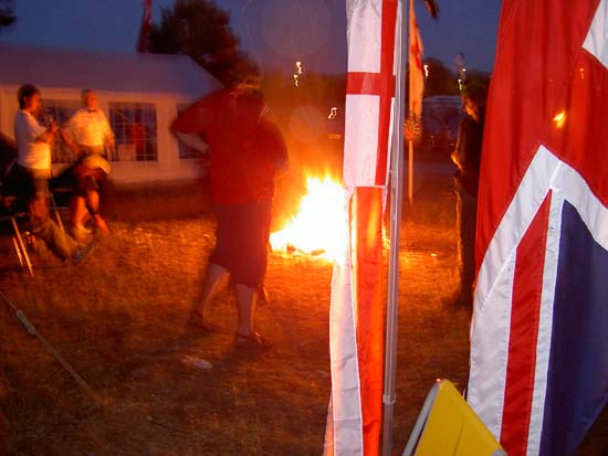 Pict2683_flagfire2